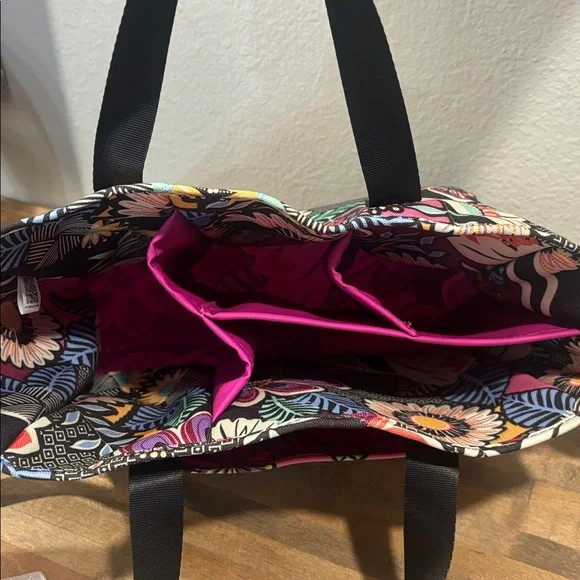 Vera Bradley ~ “Lighten Up Everything Organizer” in Kauai Floral ~ NWT’s - Picture 5 of 8